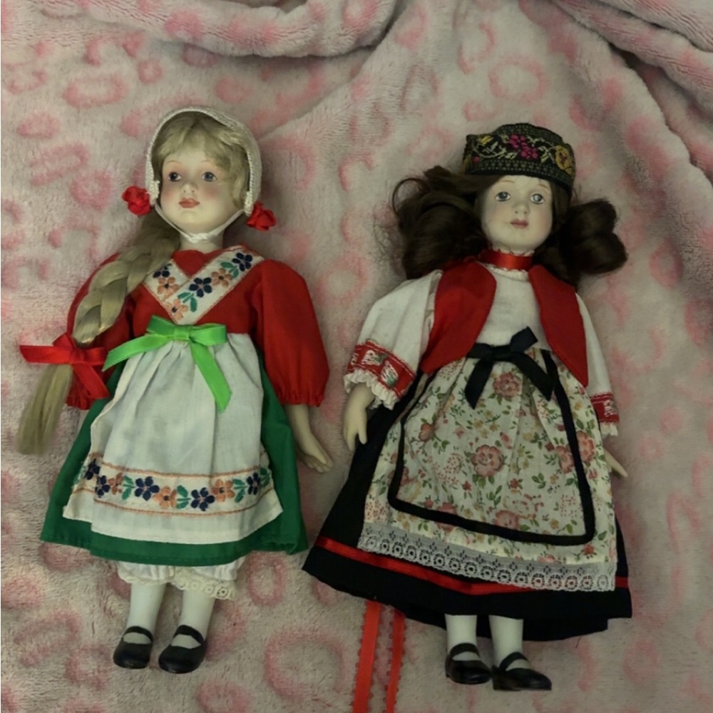 Porcelain German Doll Set - Red and Green